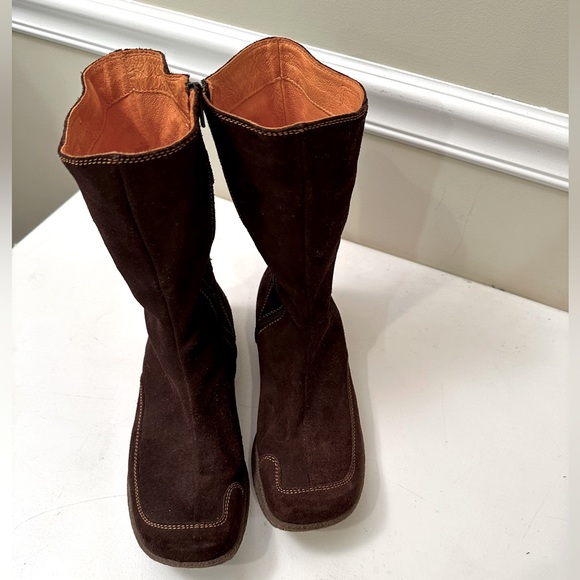 BERNE MEV vintage brown suede boot, 11 “ from top to bottom. - Picture 1 of 4